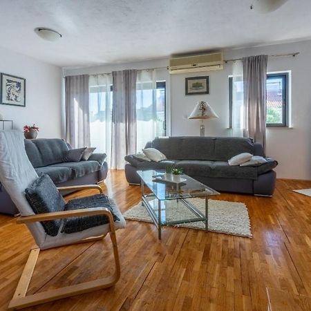 Apartmani Deleut Novi Vinodolski Exterior photo