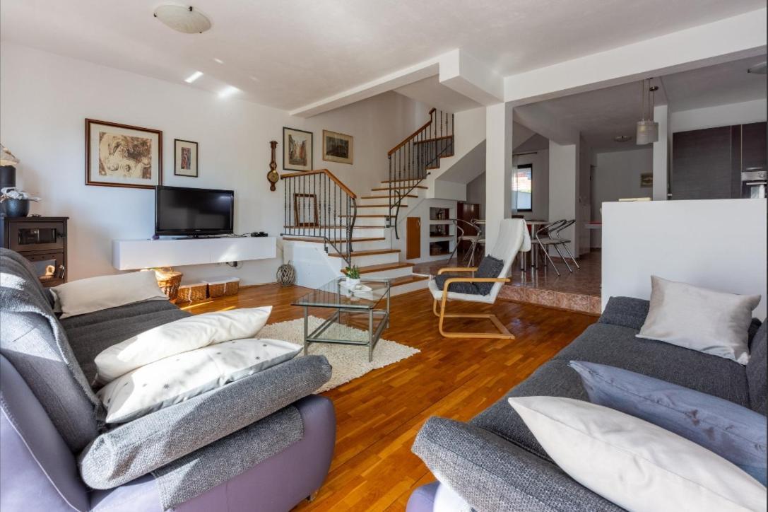 Apartmani Deleut Novi Vinodolski Exterior photo