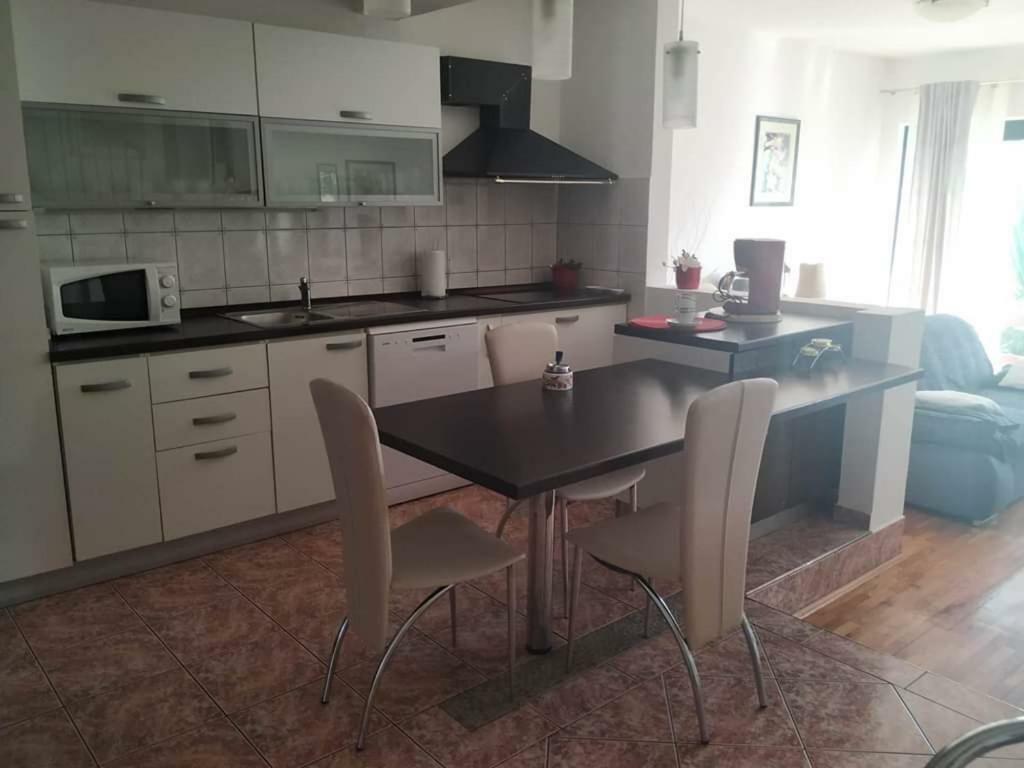 Apartmani Deleut Novi Vinodolski Exterior photo