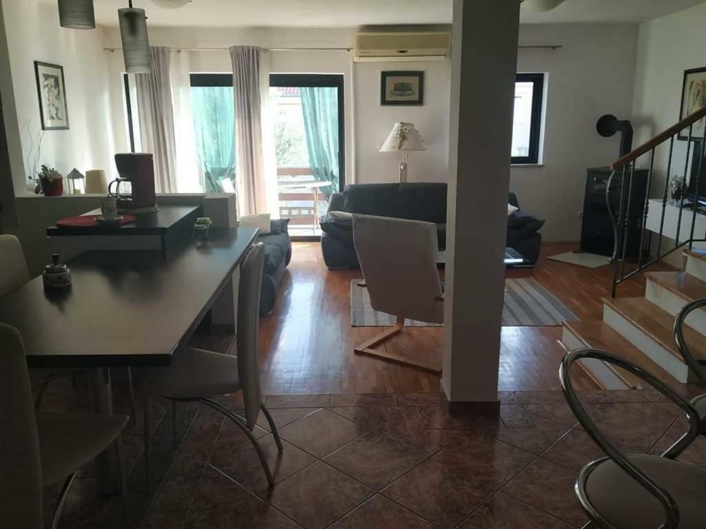 Apartmani Deleut Novi Vinodolski Exterior photo